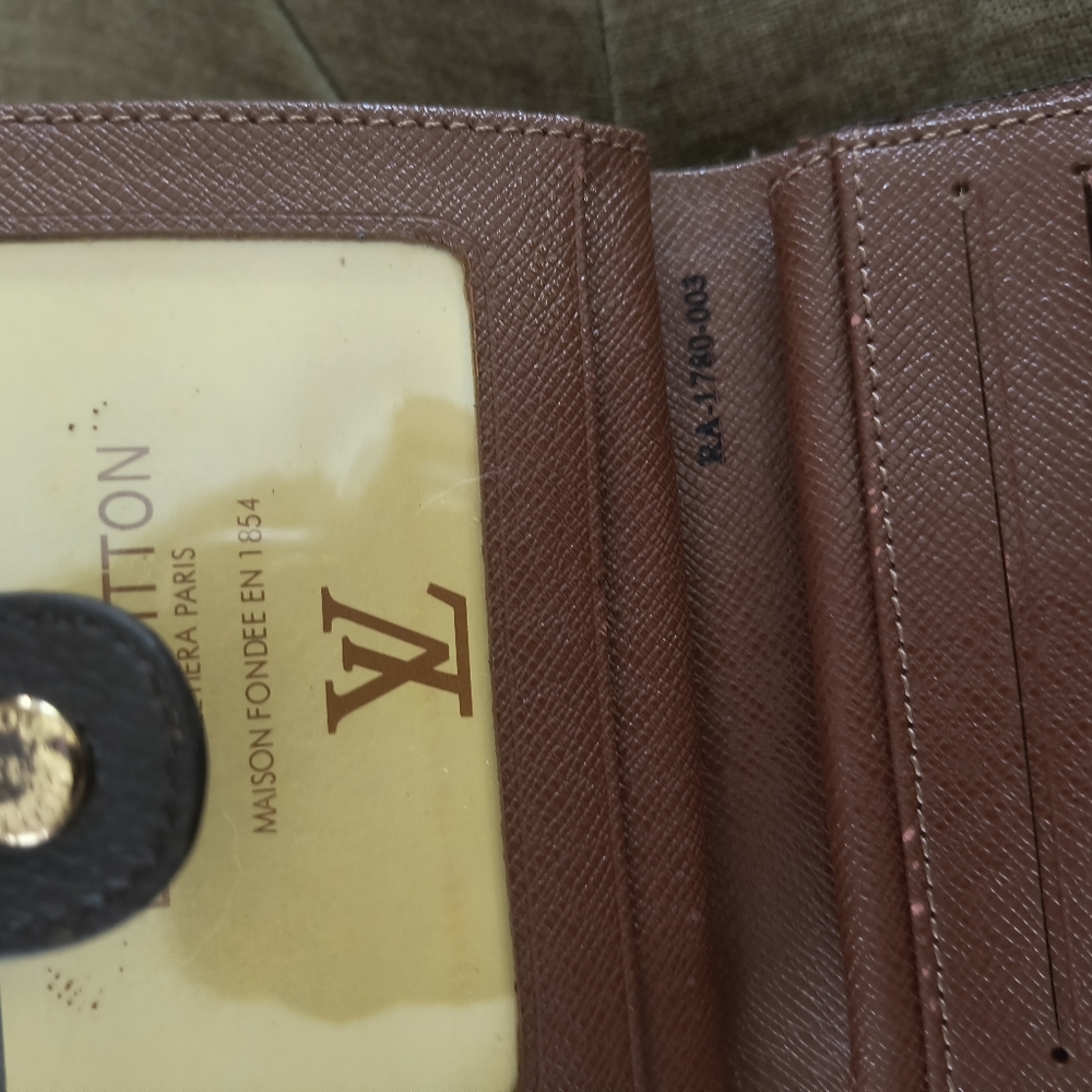 Louis Vuitton wallet - Picture 13 of 13